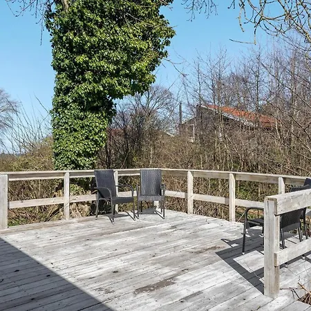 In Dronningmlle With 3 Bedrooms And Sauna 2 Feriehus *